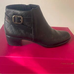 Like new ankle bootie